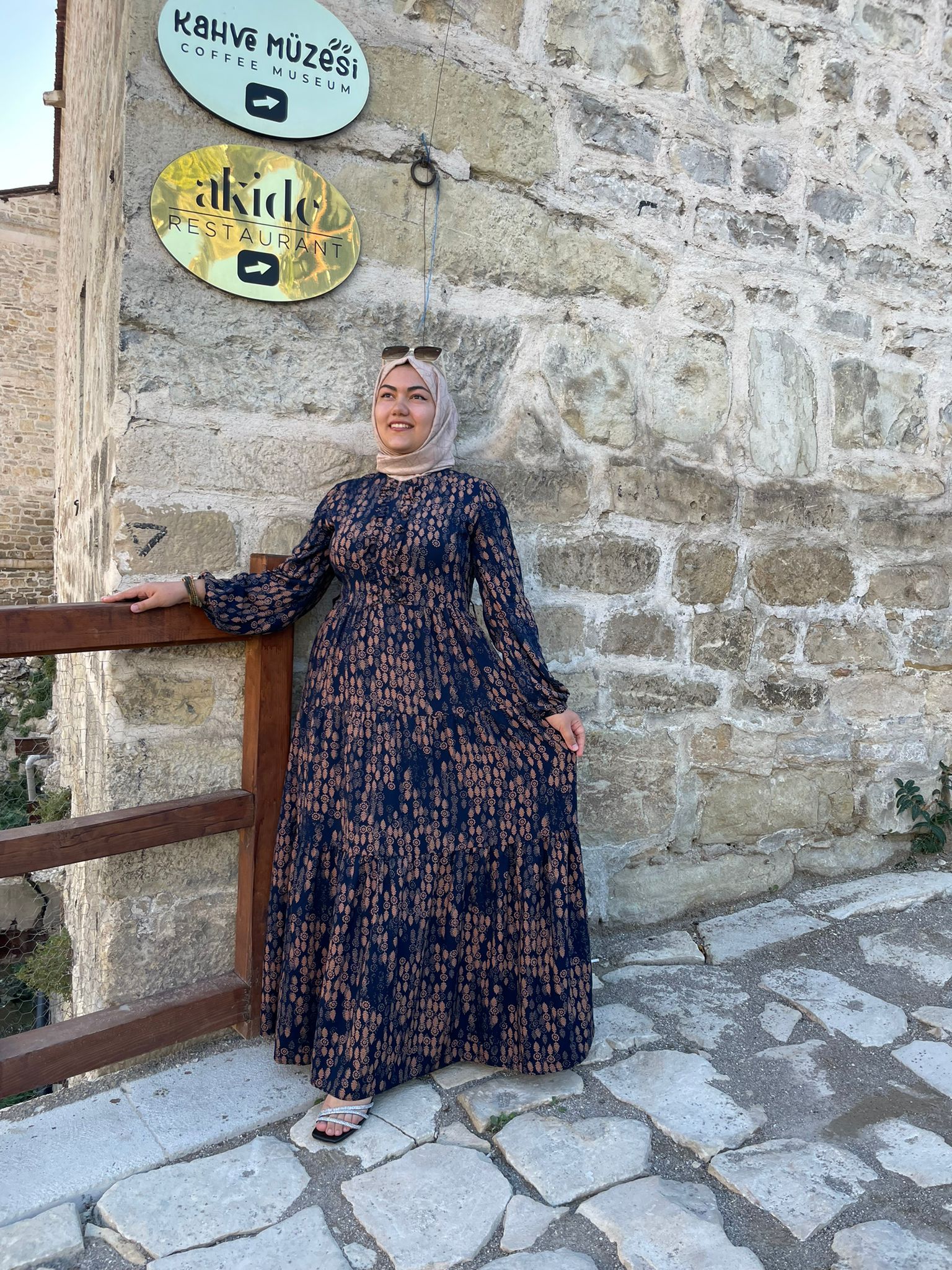 RÜZGAR GÜLÜ ELBİSE