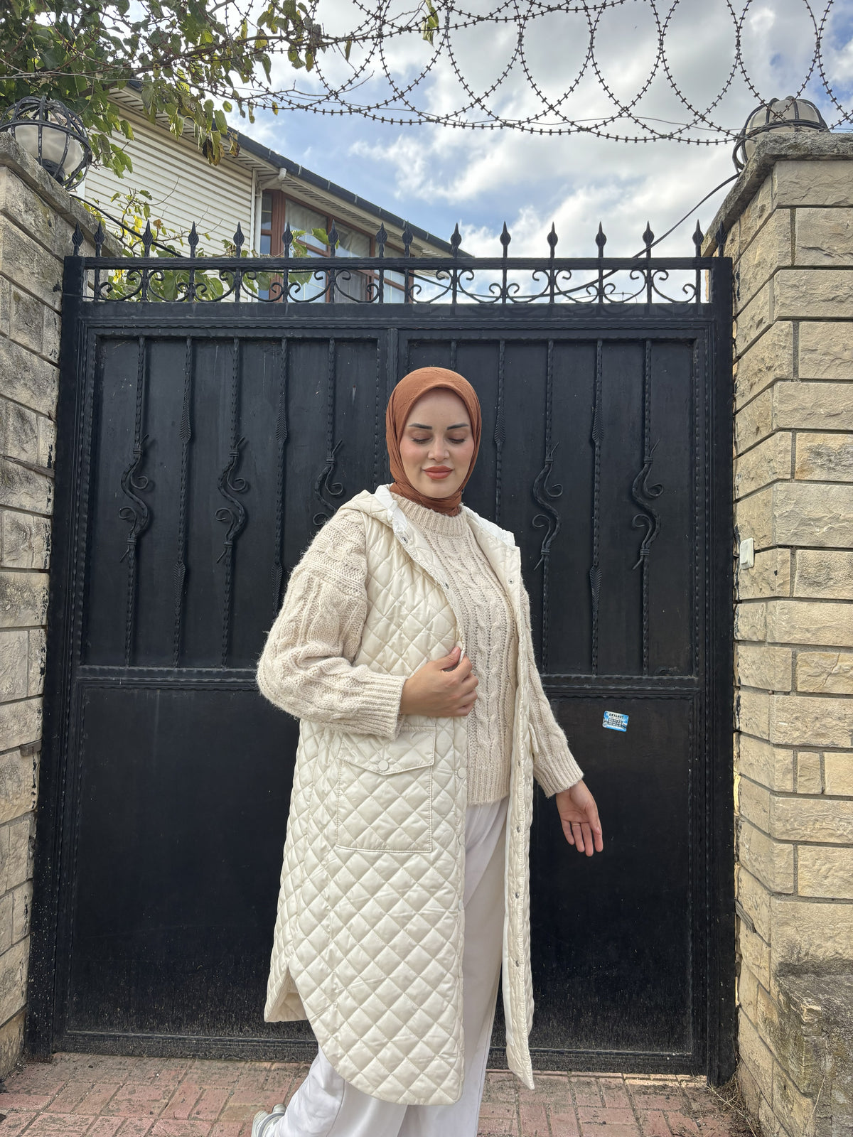 Ekru Kapüşonlu Yelek