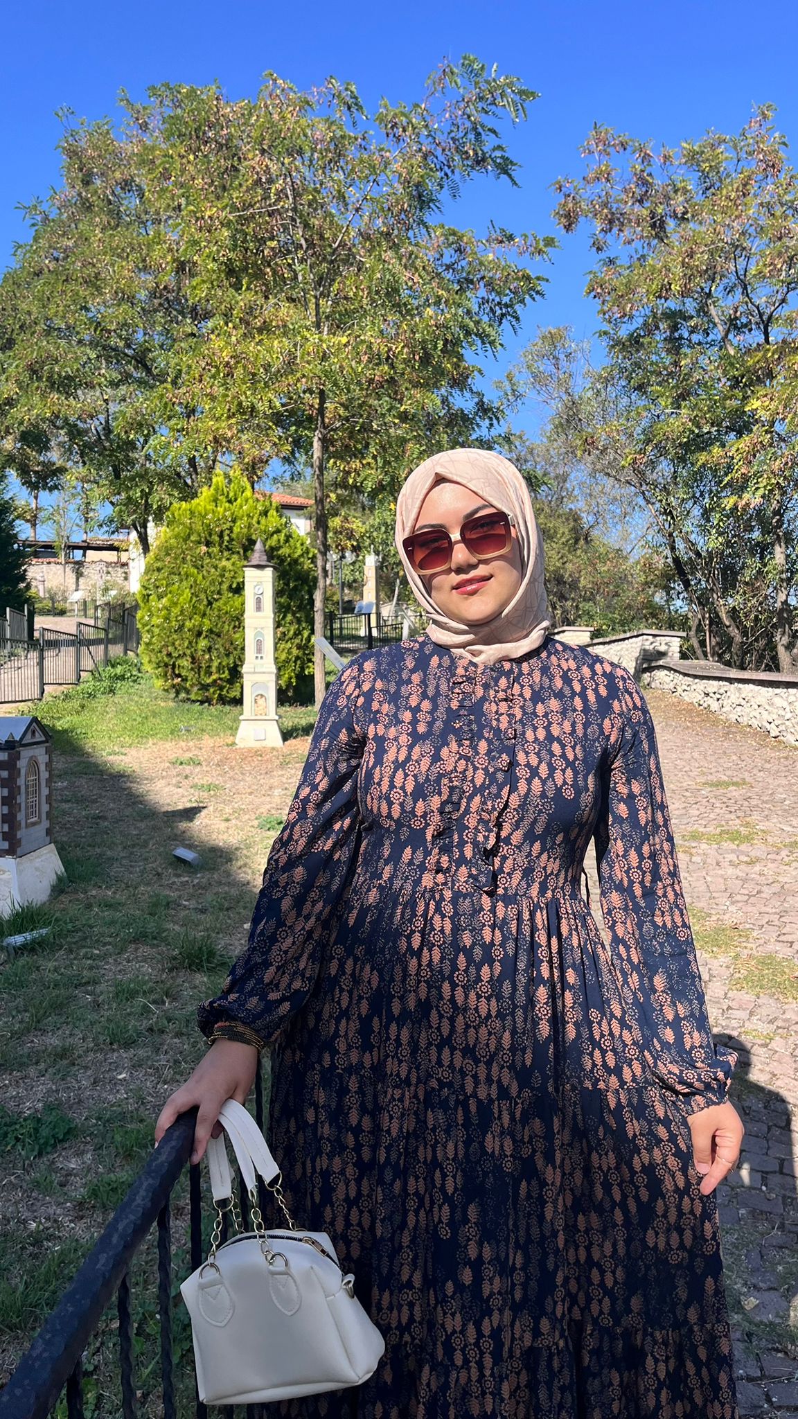 RÜZGAR GÜLÜ ELBİSE